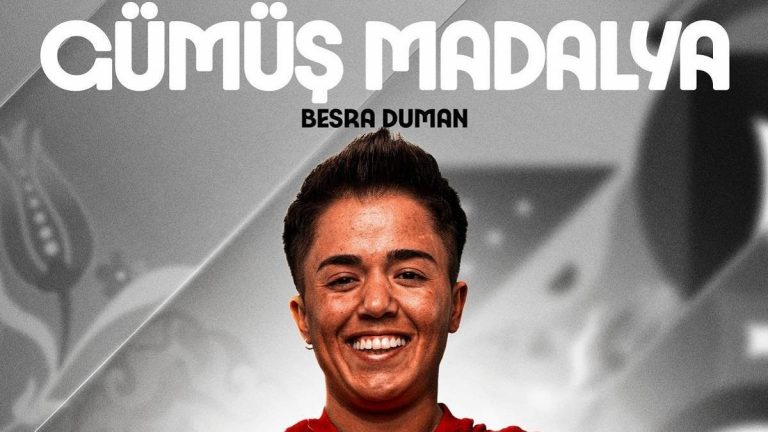 Besra Duman gümüş madalyanın sahibi oldu