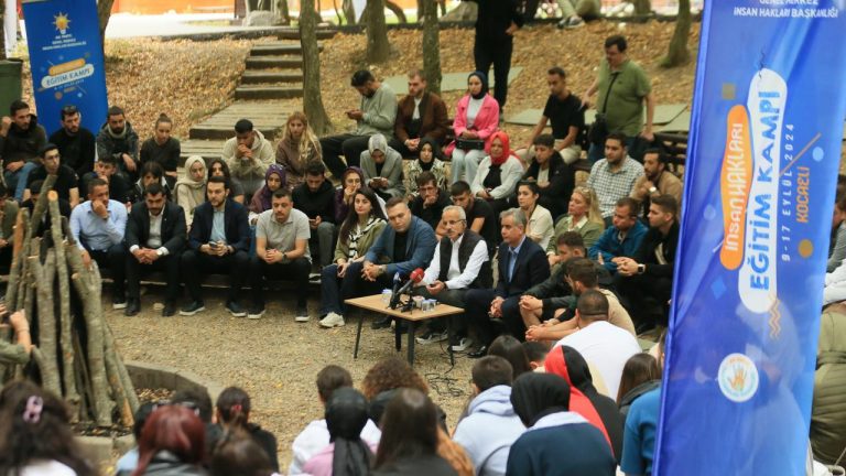 Kocaeli'de insan hakları eğitim kampı devam ediyor