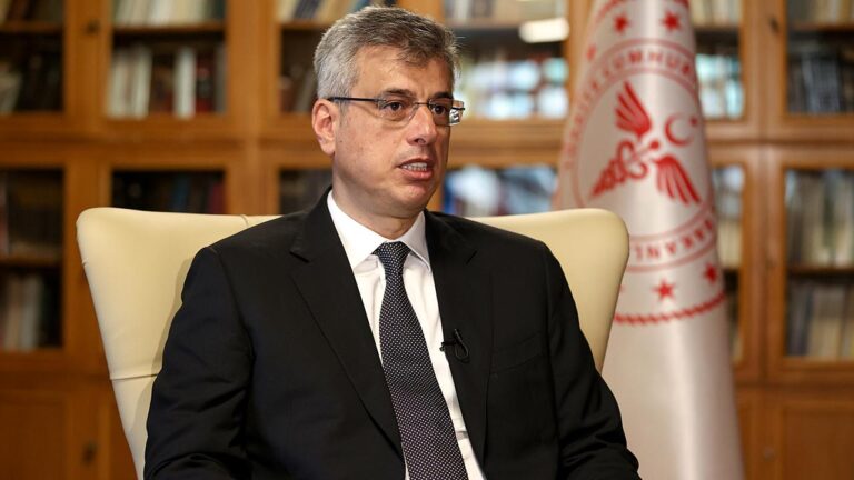 Bakan Memişoğlu, sağlık çalışanlarının bayramını ALO 184 hattı üzerinden kutladı