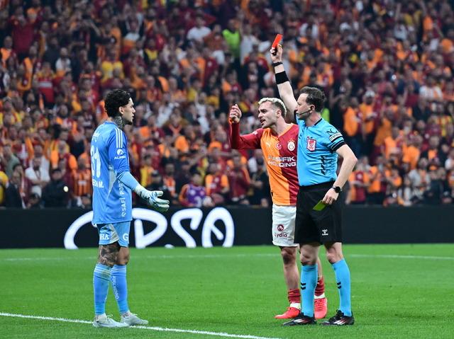 ÇOK AĞIR YÜKLENDİ! “2 hokkabaz Fenerbahçe’yi sattı”